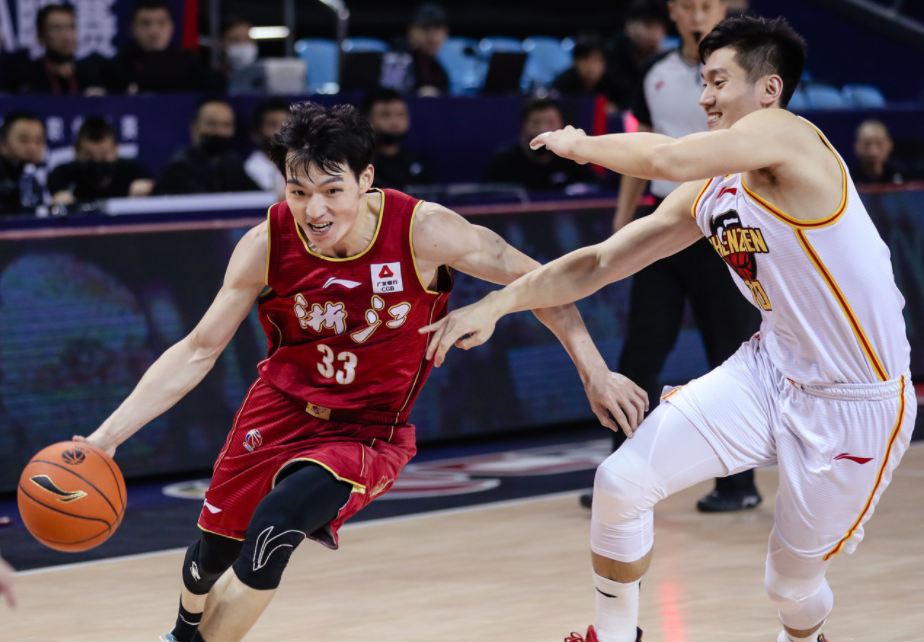 爱游戏体育-浙江队碾压深圳队，范弗利特带队取胜