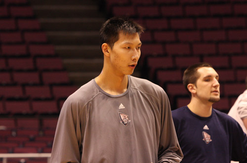 爱游戏下载-吉林队险胜凯尔特人，易建联惊艳四座